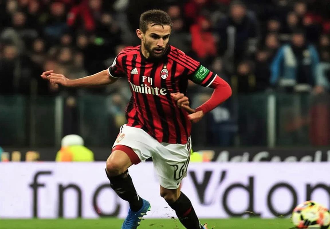 AC米兰vs拉齐奥：欧冠资格关键战，关键球员对决与战术分析全解析